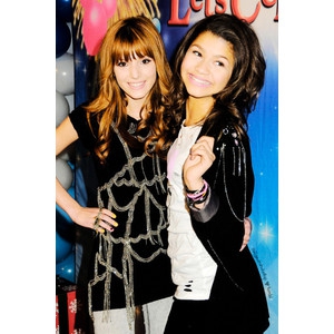 Bella Thorne & Zendaya Coleman.