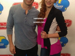 25 mars 2013: bella est aller  la radio Disney - photo 3