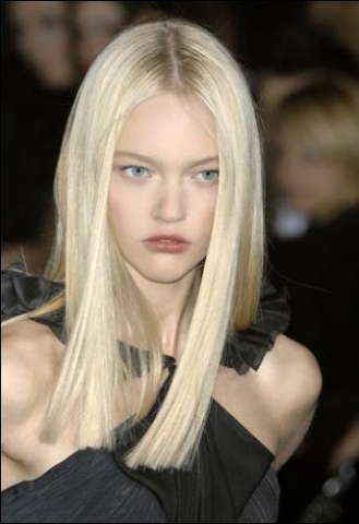 gemma ward en super blonde