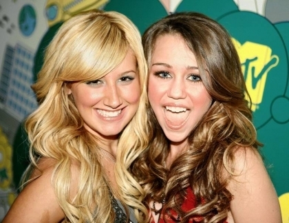 miley et ashley