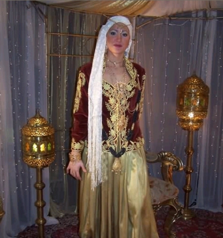 tenue traditionel Algerienne.....