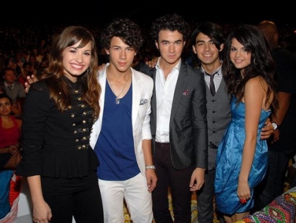 les jonas demi et selena